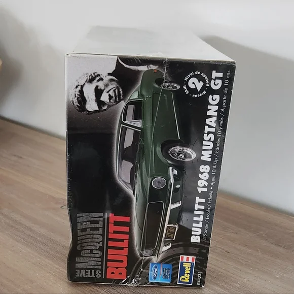 Revell Bullitt 1968 Ford Mustang GT 1:25 Scale Model Kit - Steve McQueen - Picture 3 of 15